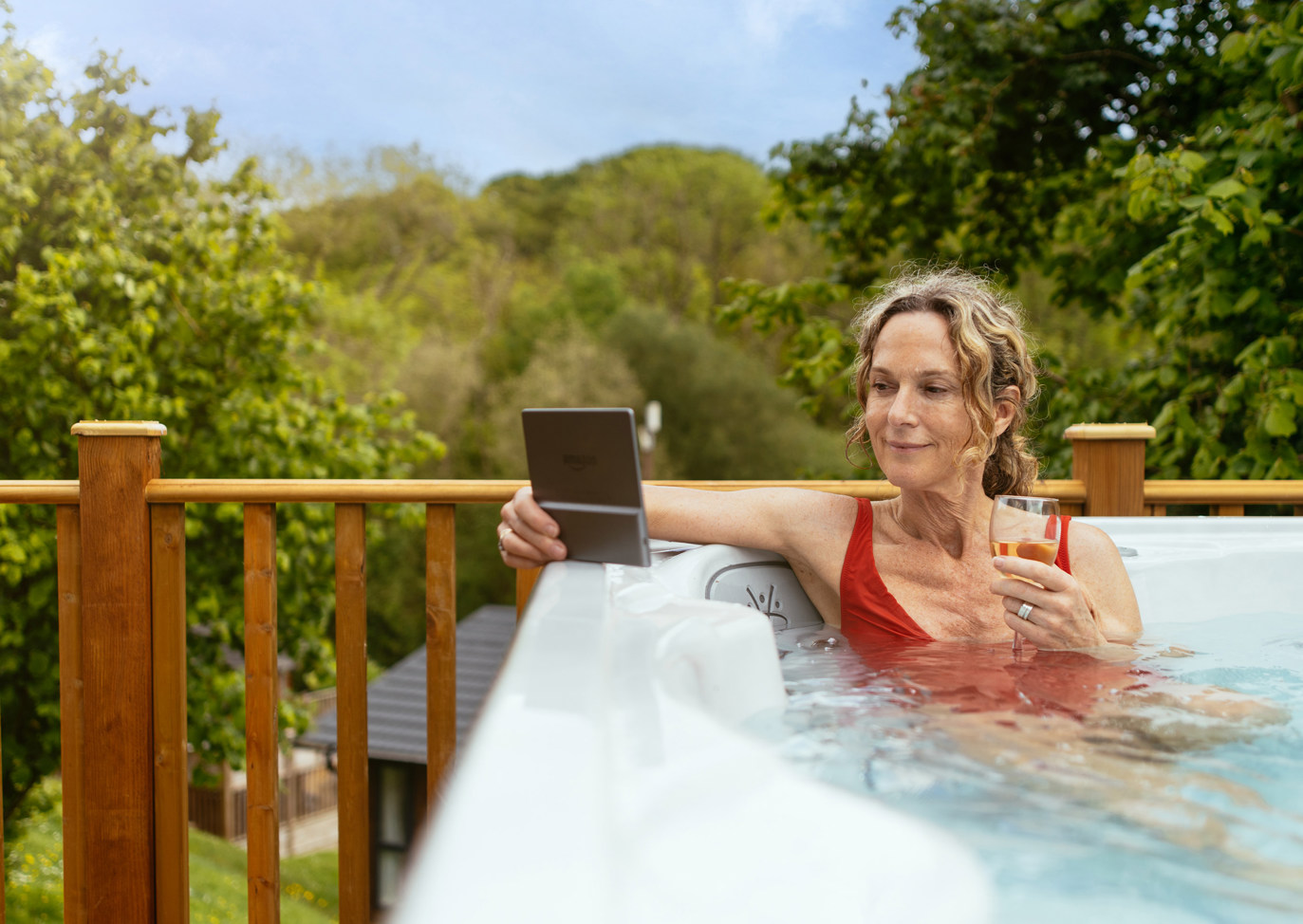 Finlake Lady In Woodland Setting In Hot Tub