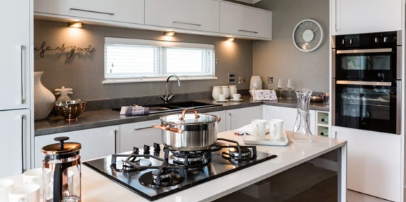 Prestige Bella Vista, pot on the stove in the kitchen at Delamere