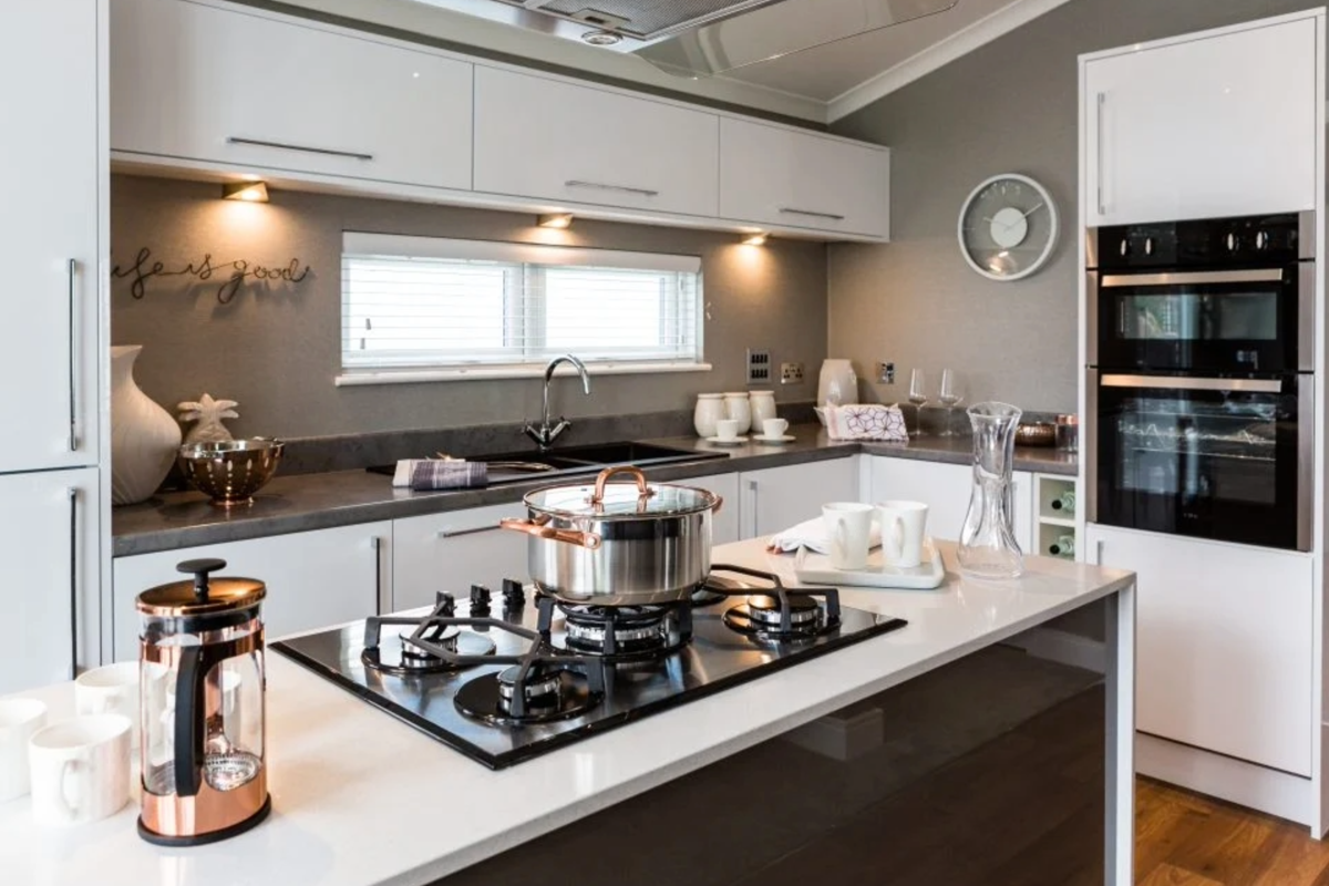 Prestige Bella Vista, pot on the stove in the kitchen at Delamere