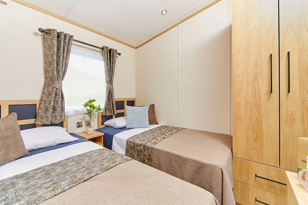 Carnaby Chantry , twin bedroom at Brokerswood