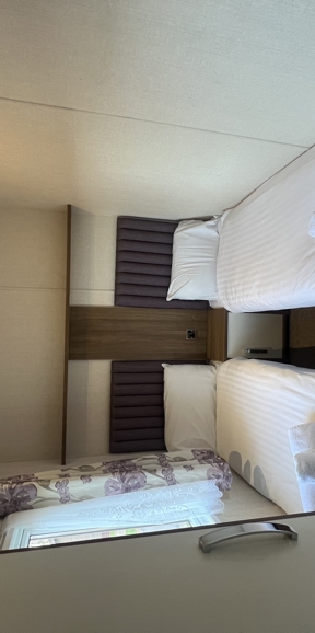 Carnaby Cascade, twin bedroom at Devon Hills