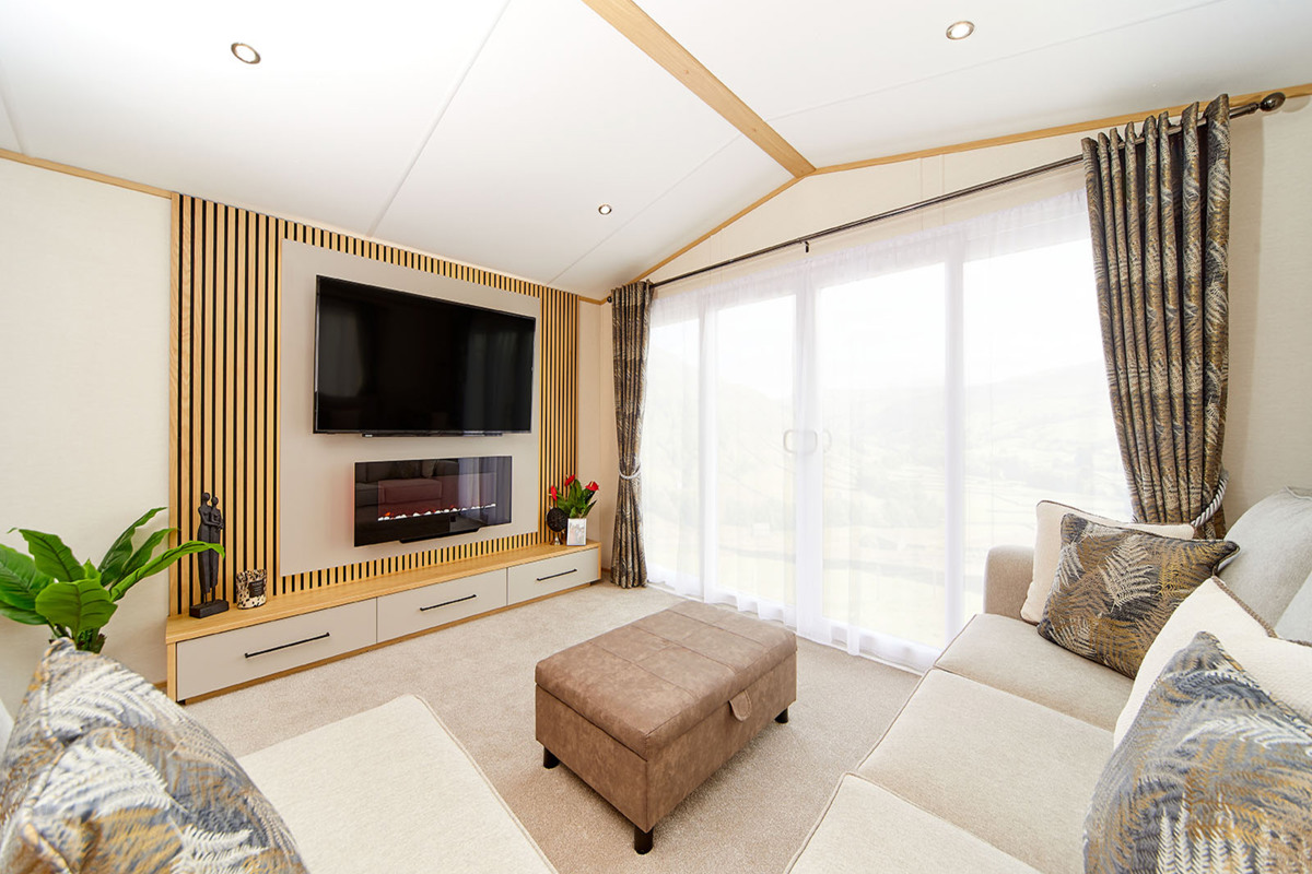 Carnaby Chantry, lounge with tv at Talyfan