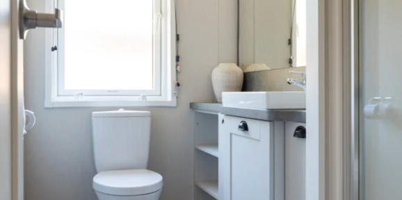 Sunseeker Sensation, toilet at Finlake