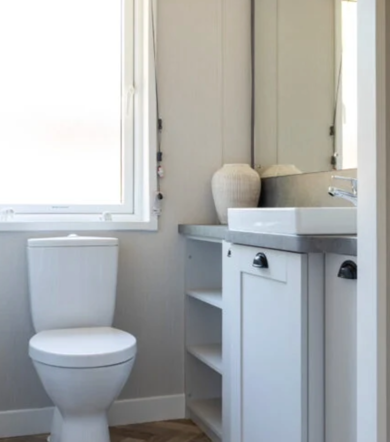 Sunseeker Sensation, toilet at Finlake