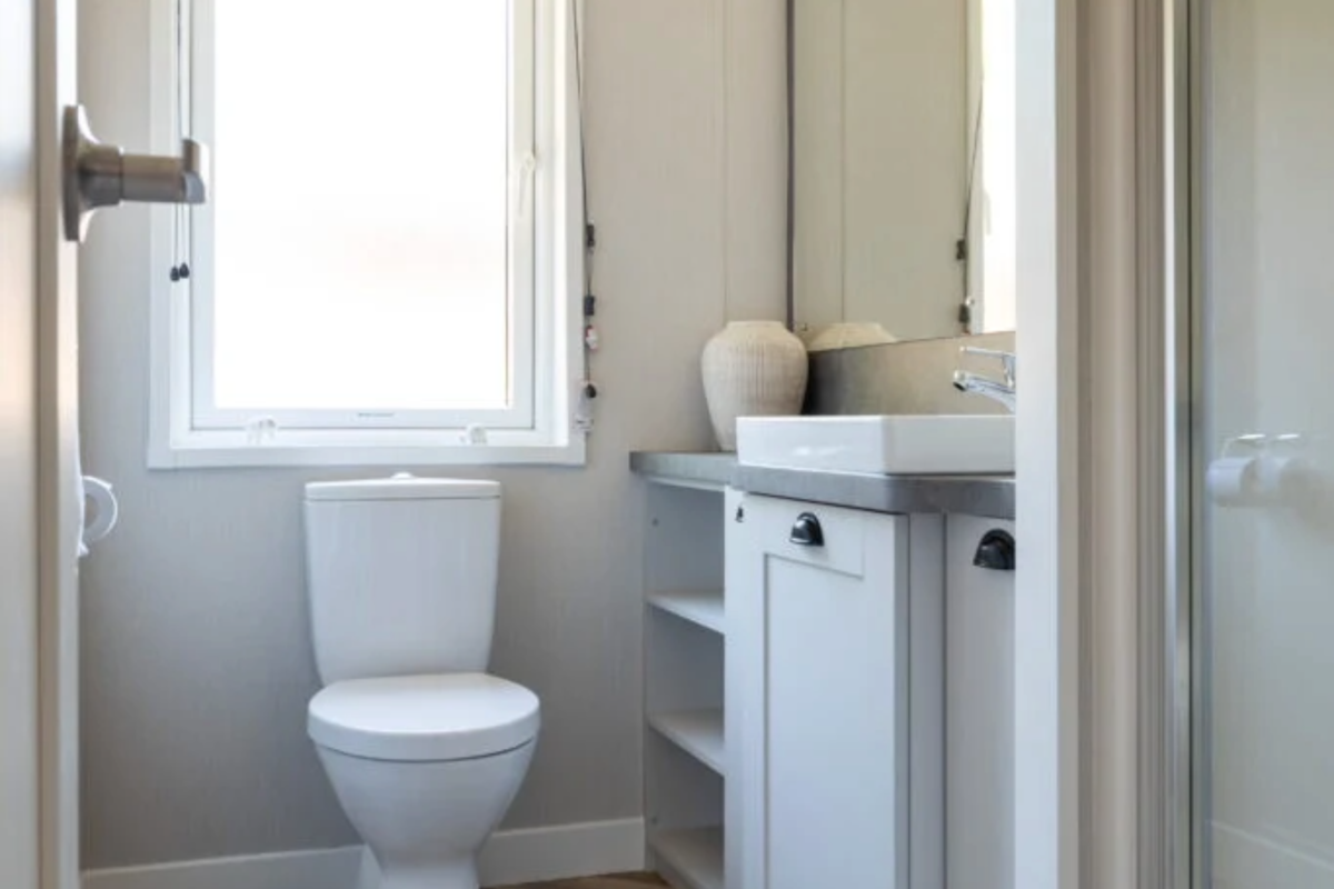 Sunseeker Sensation, toilet at Finlake