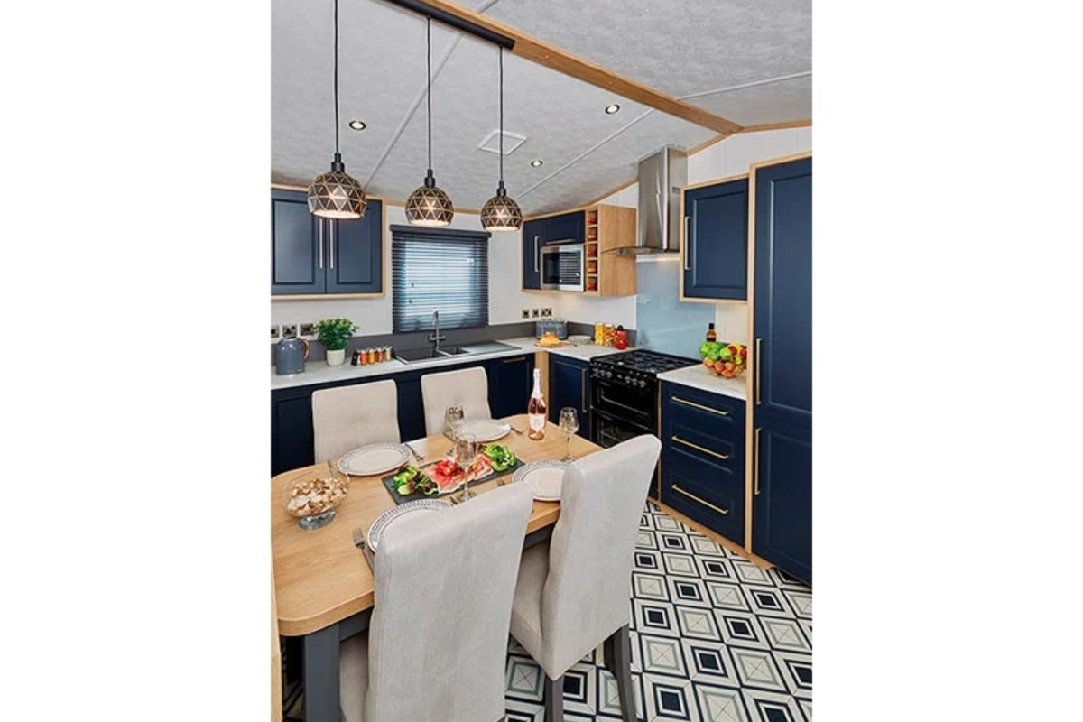 Carnaby Chantry, dining table at Brokerswood