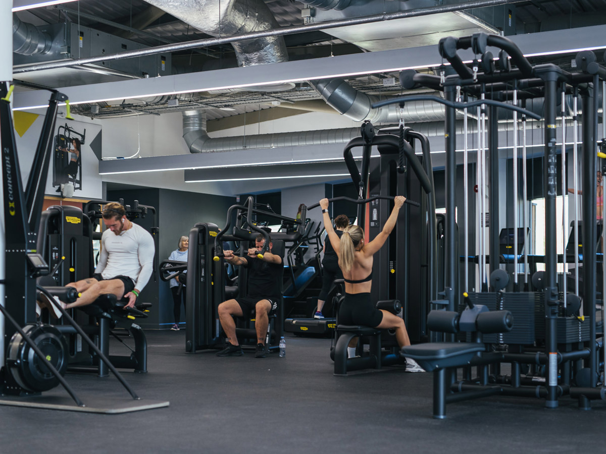 Finlake Gym People On Machines Sweating