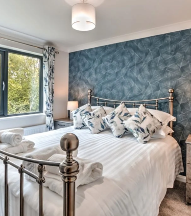 Oakgrove Elm, master bedroom at Finlake