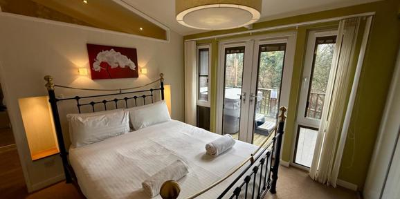 Wessex Summerhouse, master bedroom with light at Finlake