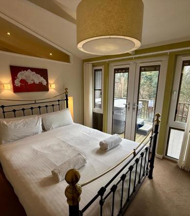 Wessex Summerhouse, master bedroom with light at Finlake