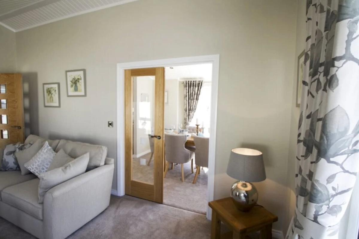 Oakgrove Clarendon, doorway into dining room at Finlake