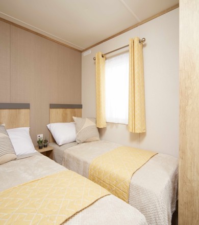 Carnaby Breakaway, twin bedroom at Crugan