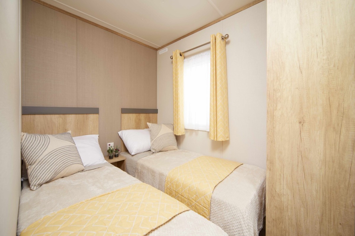 Carnaby Breakaway, twin bedroom at Crugan