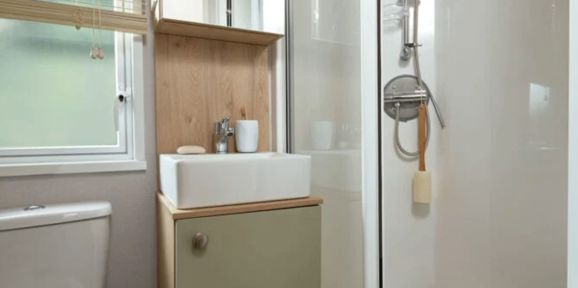 ABI Wimbledon, bathroom at Finlake