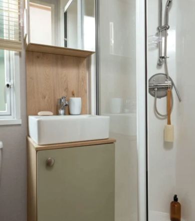 ABI Wimbledon, bathroom at Finlake