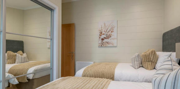 Wessex Contemporary twin bedroom with mirror at The Warren
