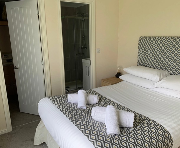 Buckland Lodge, master bedroom at Finlake