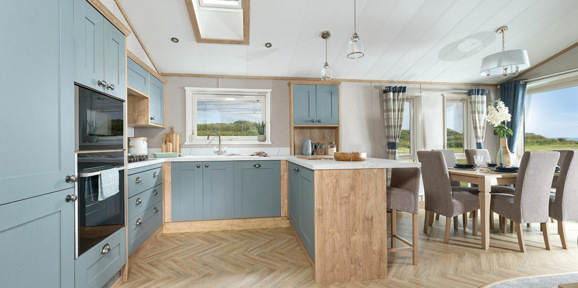 ABI Harrogate, kitchen and dining table at Finlake