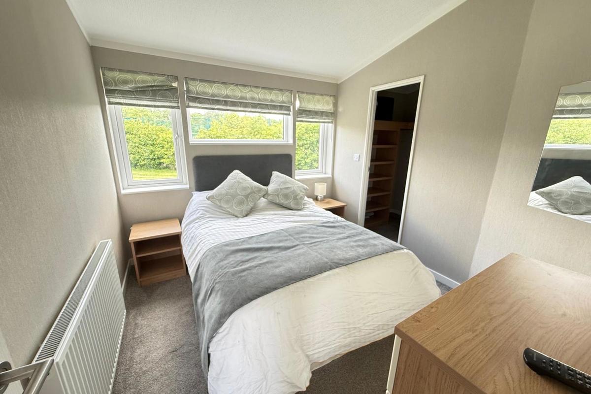 Finlake, Omar Southwold, master bedroom