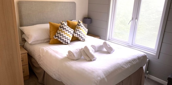 Buckland Lodge, double bed at Finlake