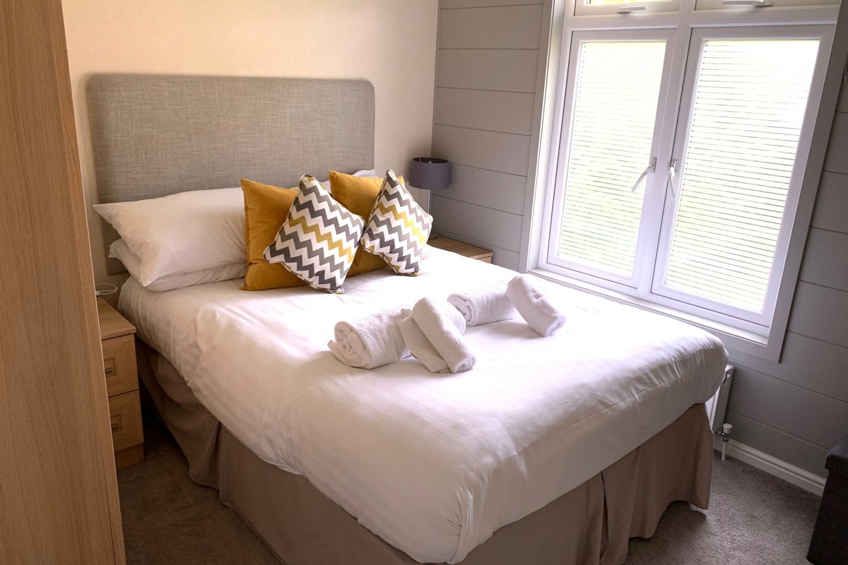 Buckland Lodge, double bed at Finlake