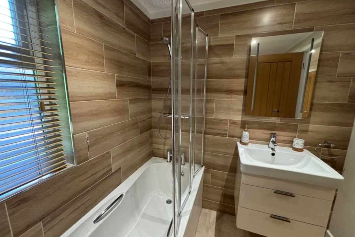 Wessex Classic, shower at Brokerswood