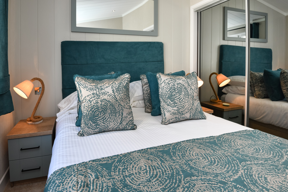 Wessex Dune, master bedroom with mirror at The Warren