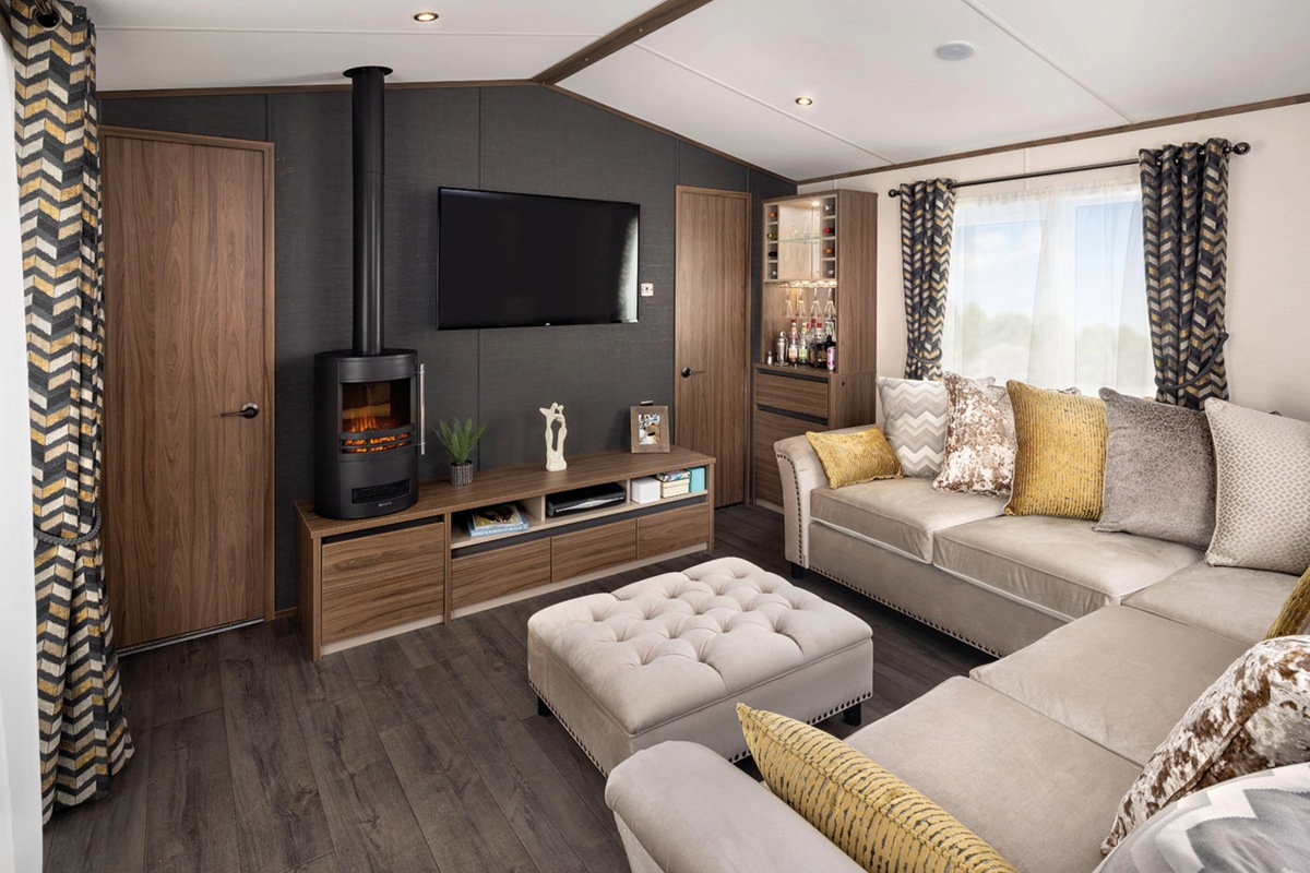 Carnaby Langham, lounge at Finlake