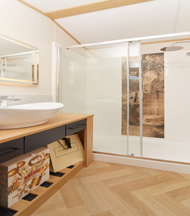 Carnaby Chantry, bathroom with shower at Crugan
