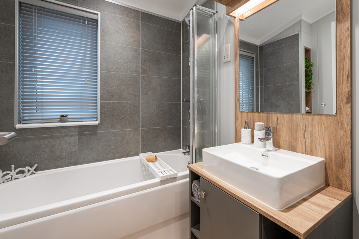 Omar Westfield, bath at Talyfan