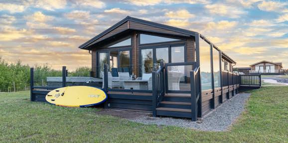 Delamere Home With Paddleboard