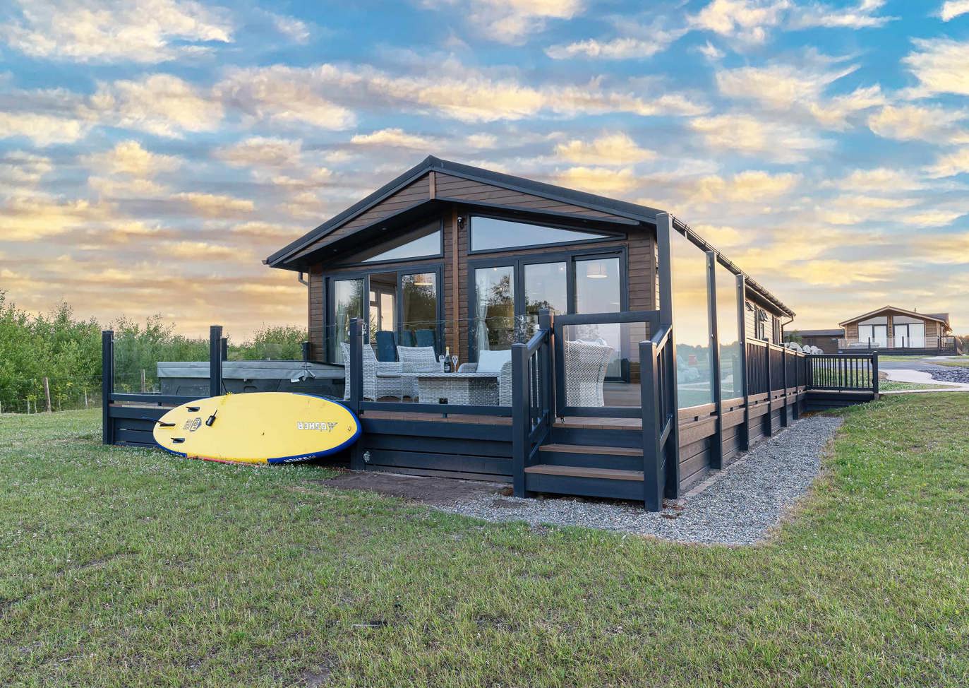 Delamere Home With Paddleboard