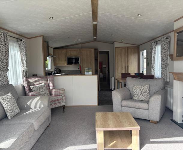 Carnaby Glenmoor Lodge, living room at Dartmoor View