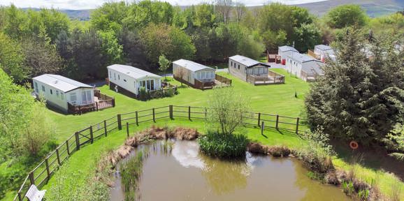 Dartmoor View Overview Lodges Overlooking Pond