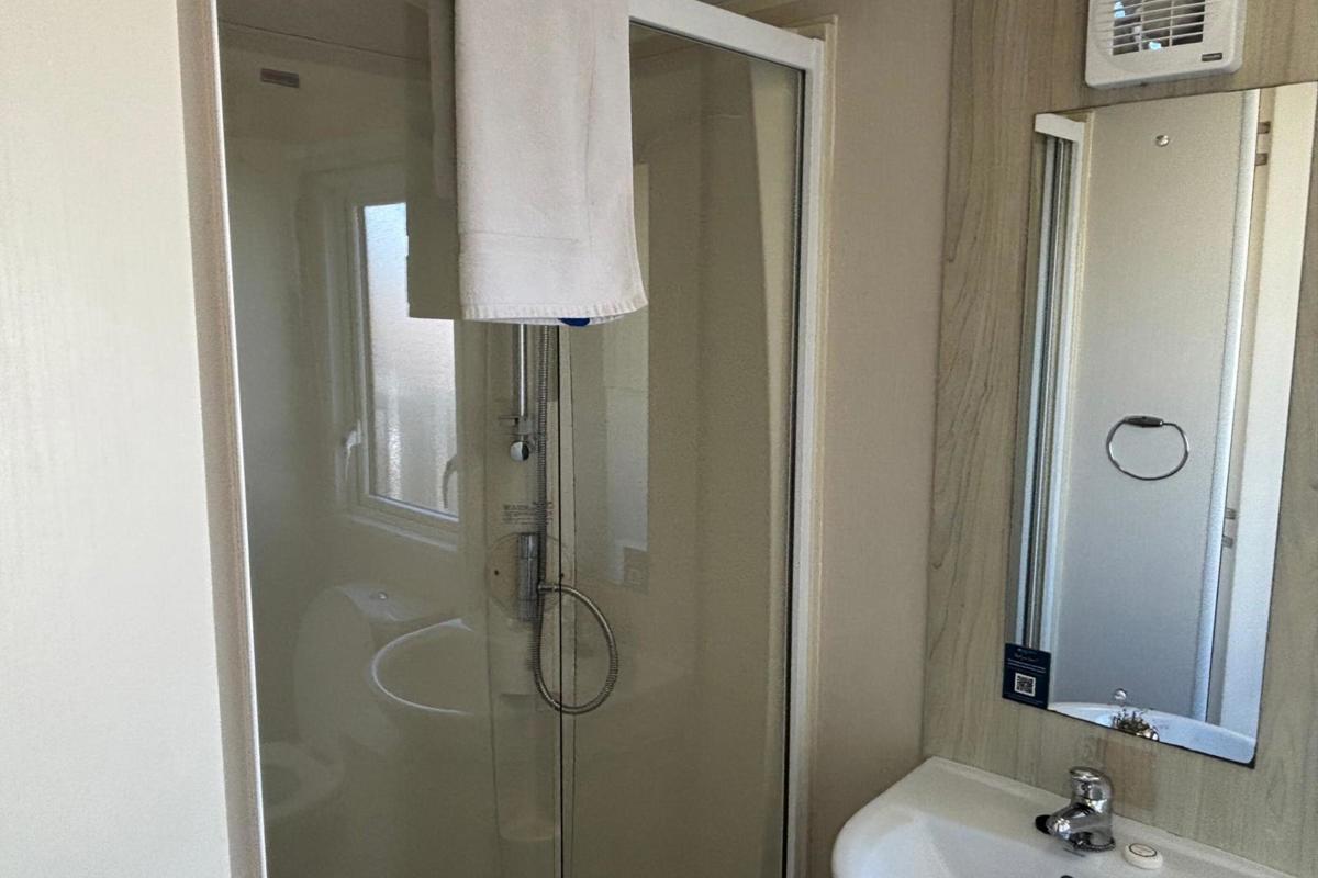 Dartmoor View,  Willerby Rio, shower