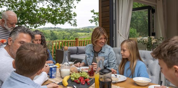 Finlake Family Breakfast