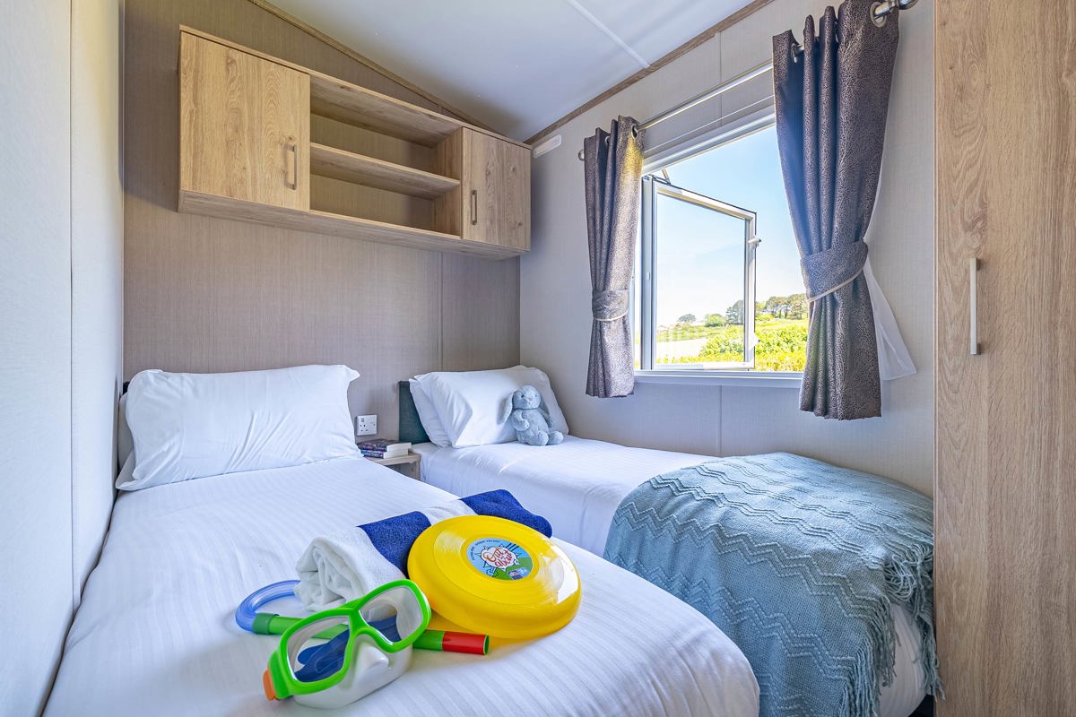 Carnaby Ashdale, twin bedroom at Praa Sands