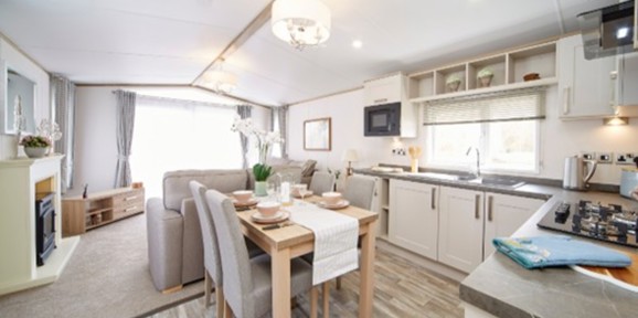 Sunseeker Supreme, open plan area at Brokerswood