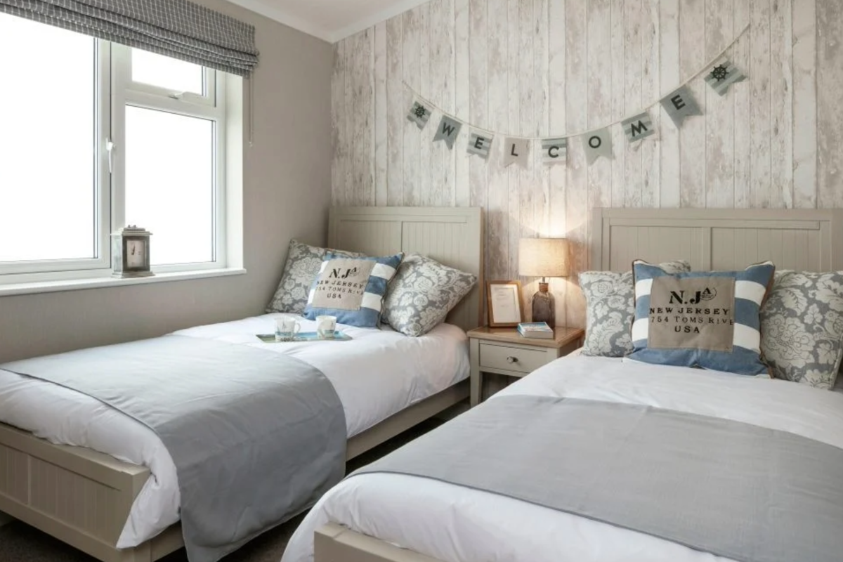 Wessex Contemporary, second twin bedroom at Finlake