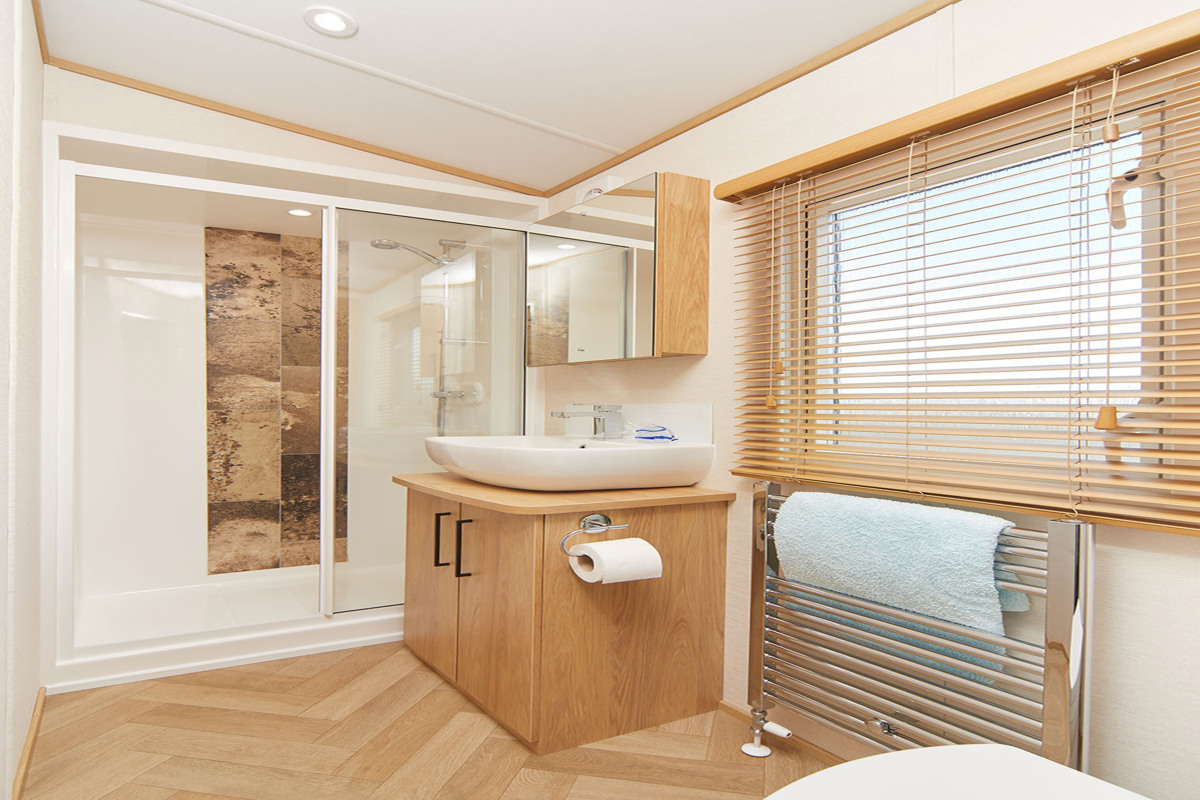 Carnaby Chantry, bathroom at Crugan