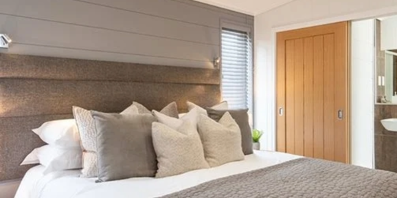 Prestige Dovecote, double bed at Brokerswood