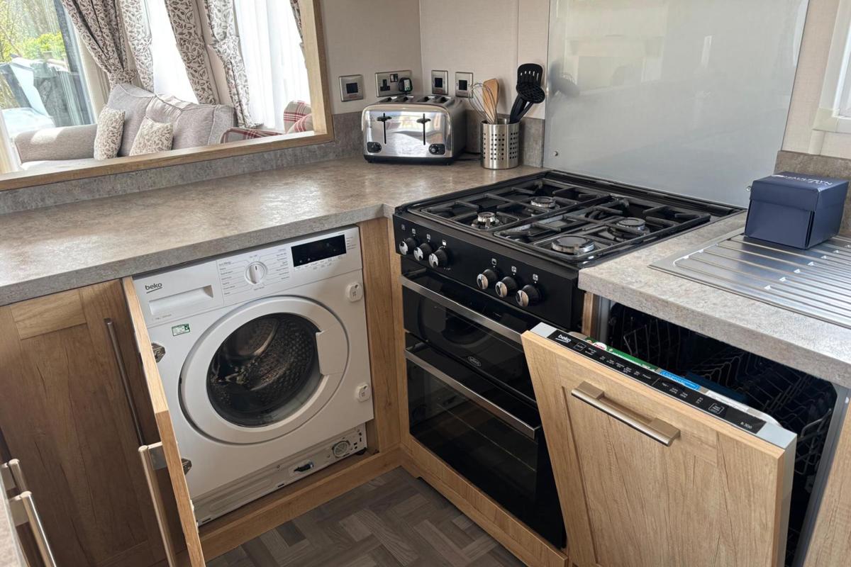Carnaby Glenmoor Lodge, washing machine at Dartmoor View