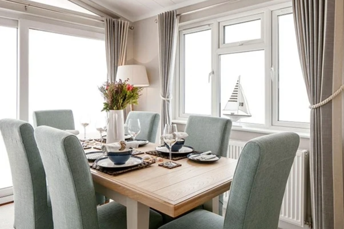 Wessex Contemporary, dining table at Finlake