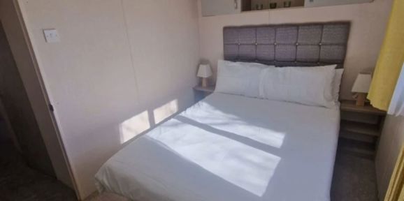 Carnaby Oakdale, master bedroom at Crugan