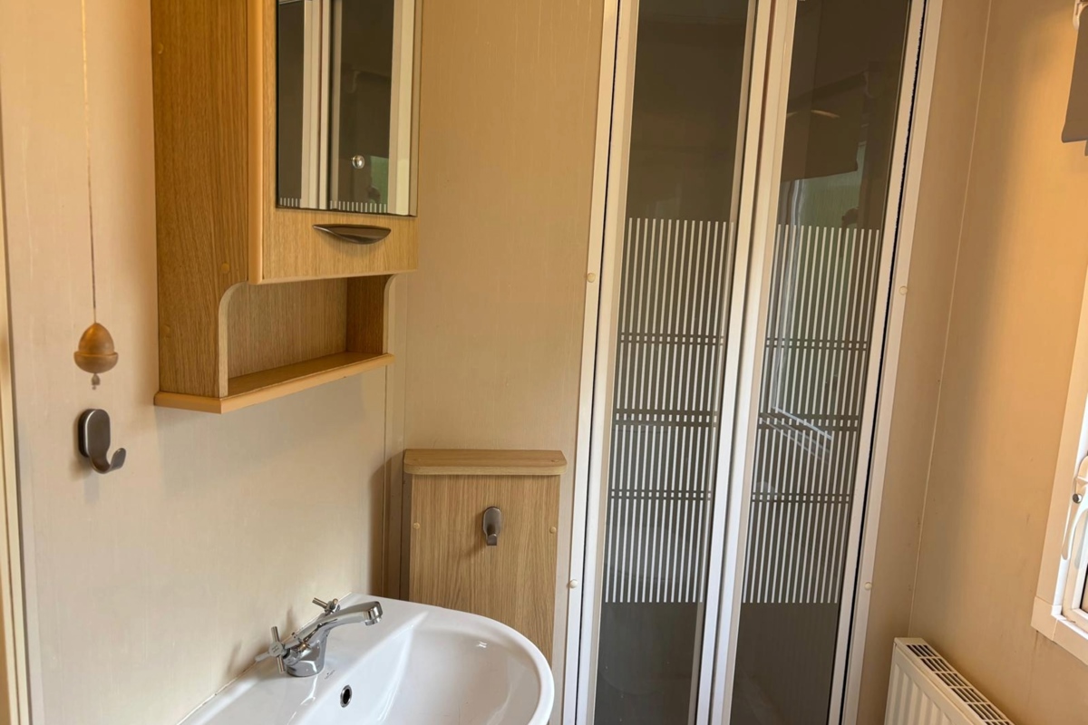 Carnaby Casablanca, shower at Dartmoor View