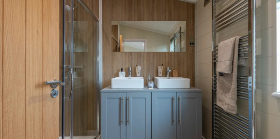 Wessex Contemporary bathroom with towel rail at The Warren