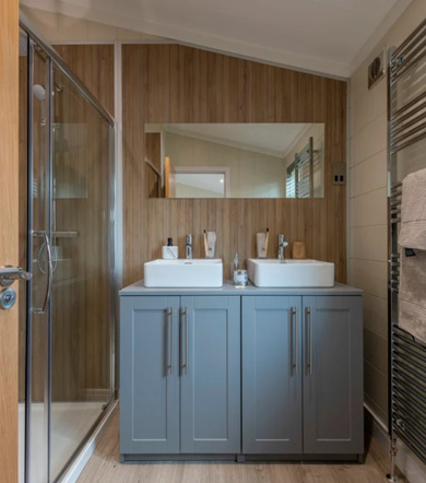 Wessex Contemporary bathroom with towel rail at The Warren