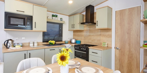 Carnaby Silverdale, dining area at Devon Hills