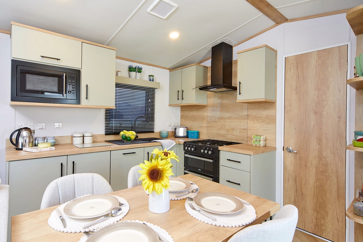 Carnaby Silverdale, dining area at Devon Hills