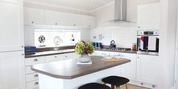 Omar Alderney, breakfast bar in kitchen at Brokerswood